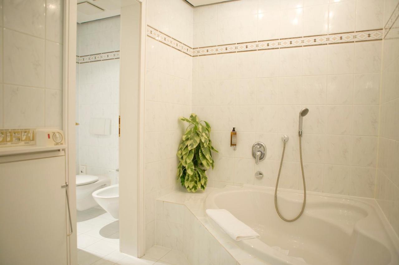 Hotel Gut Schmelmerhof ซังคท์แองเกลอมาร์ ภายนอก รูปภาพ